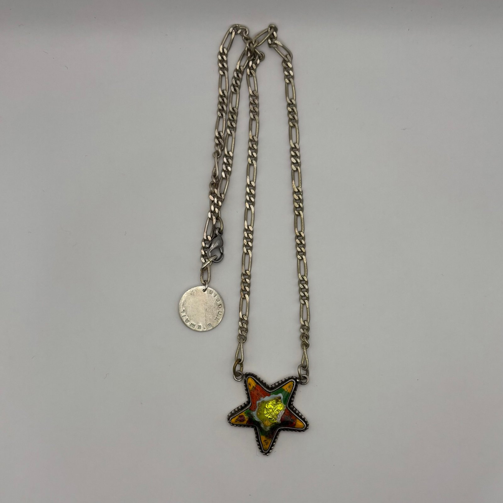 L'étoile sertie argent