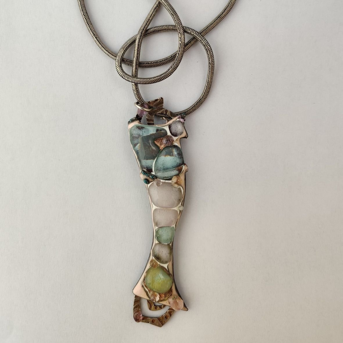 Pendentif abstrait « DAME ROSE »